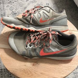 NIKE sneakers hiking walking outdoors lightweight